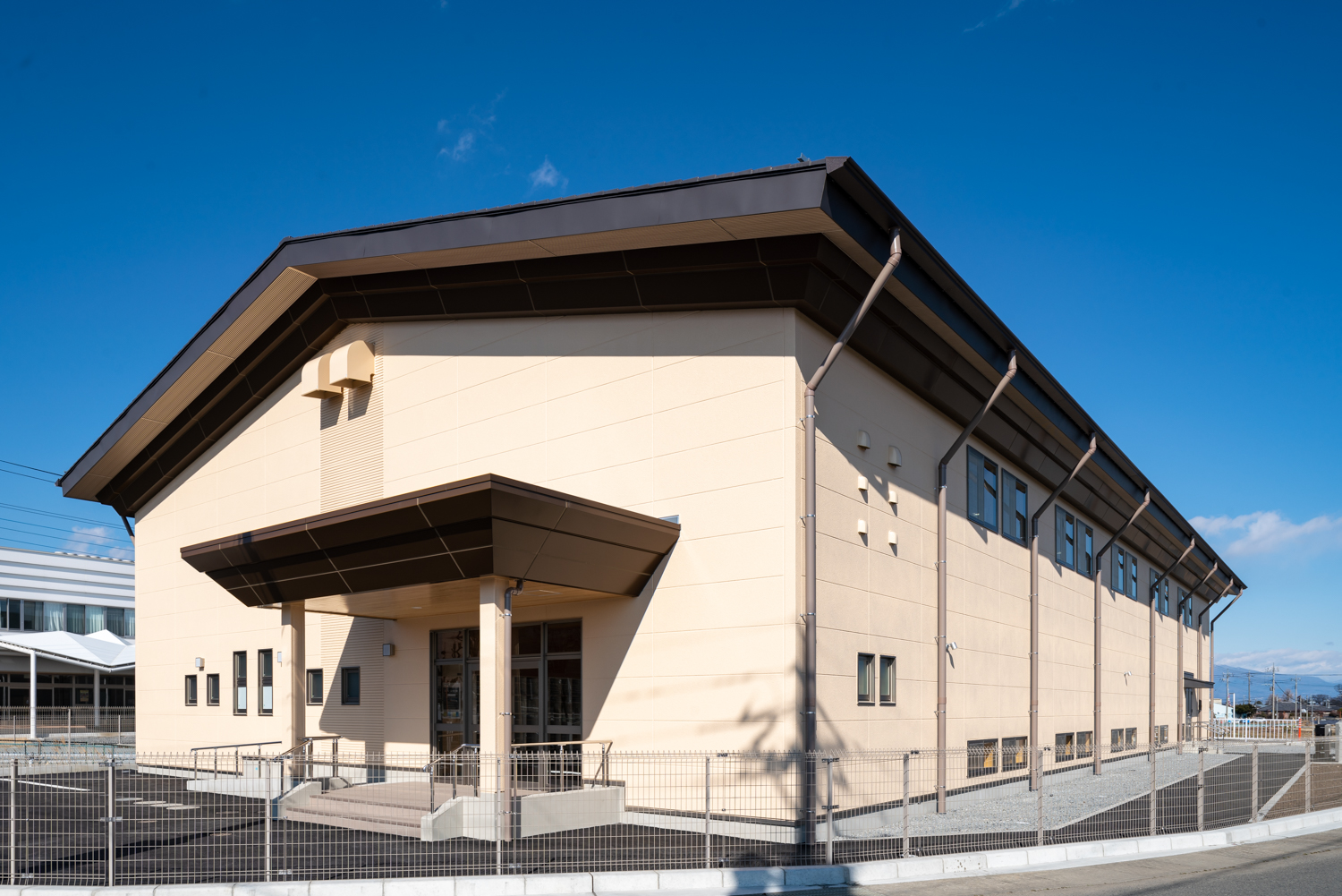 某体育館外観　南・東面　完成